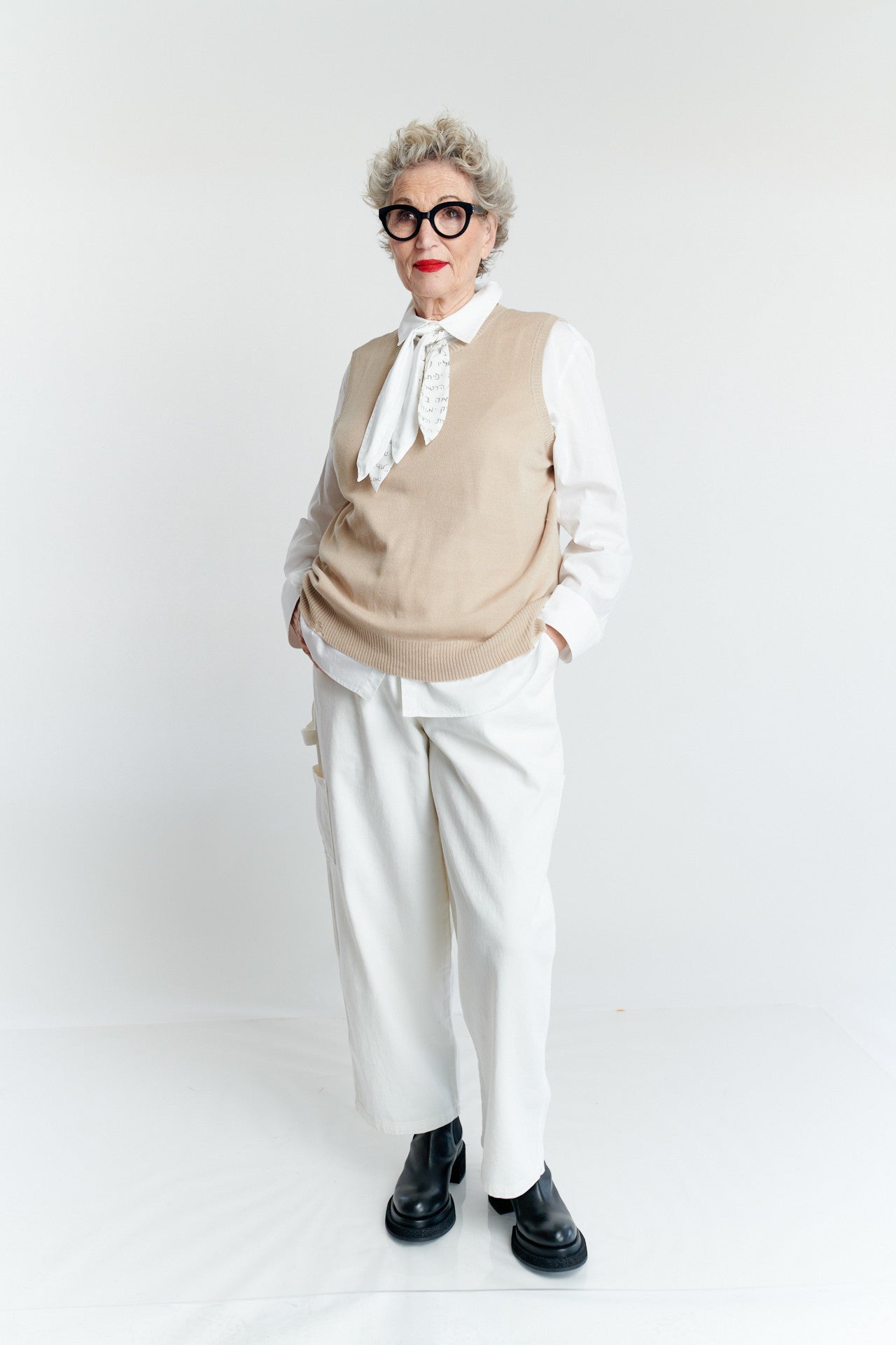 BEIGE RUBY CREW VEST