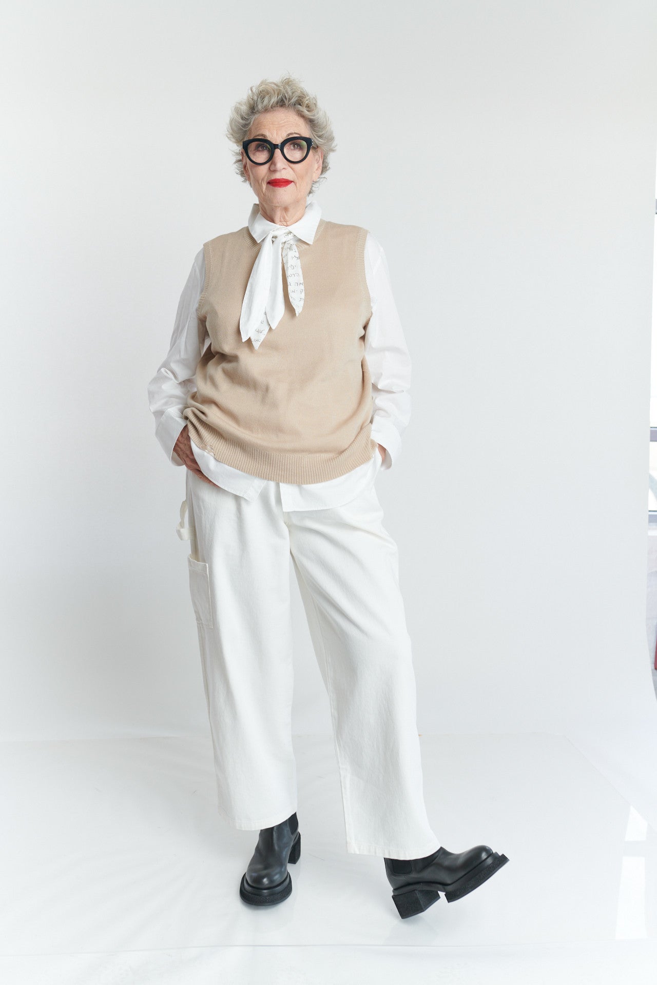 BEIGE RUBY CREW VEST