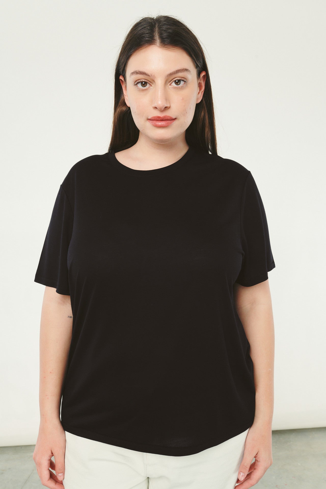 BLACK MALY T - SHIRT