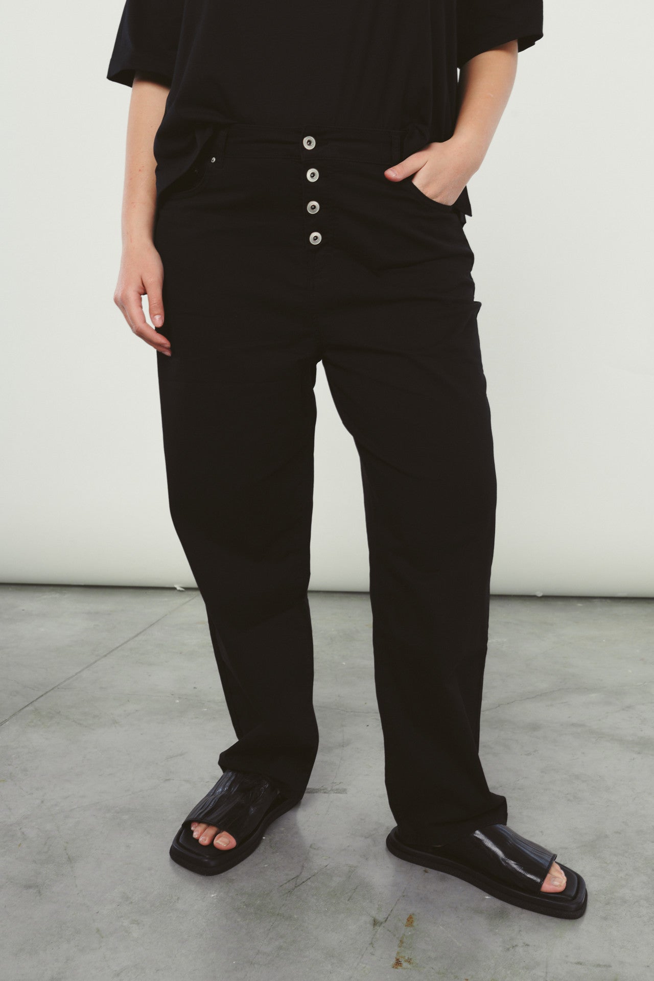BLACK DAKOTE JEANS