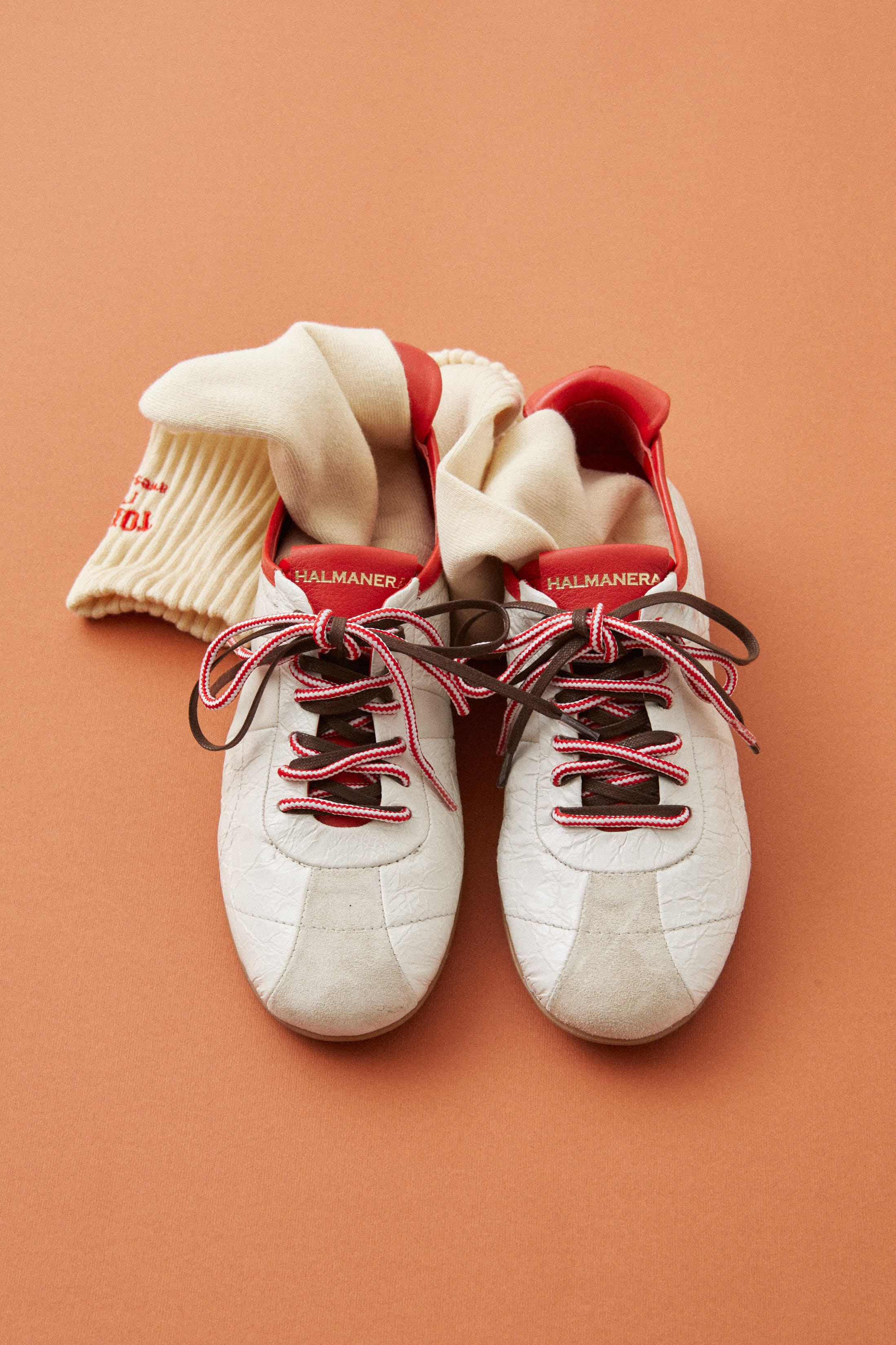 סניקרס בד לבנות