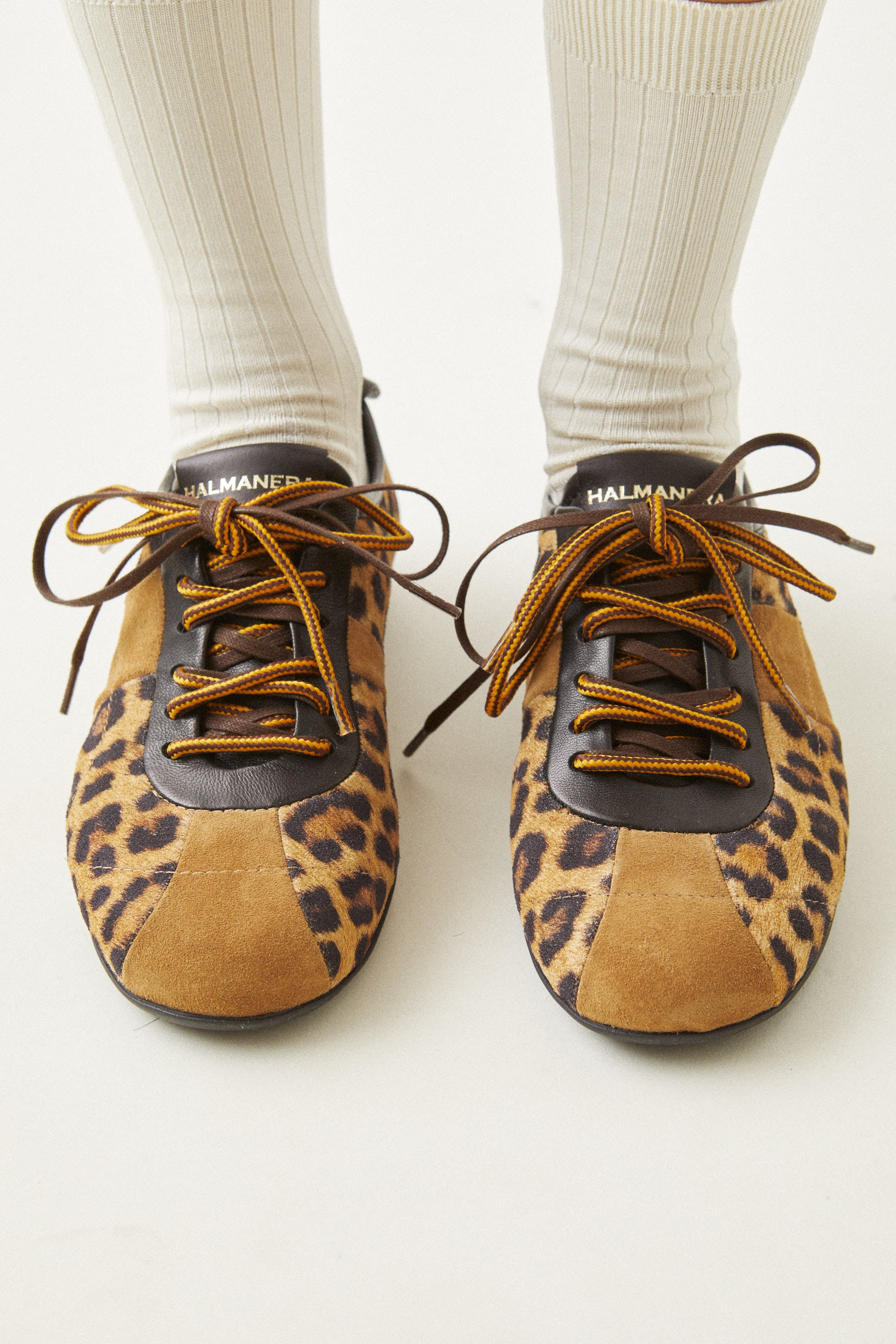 סניקרס בד מנומרות