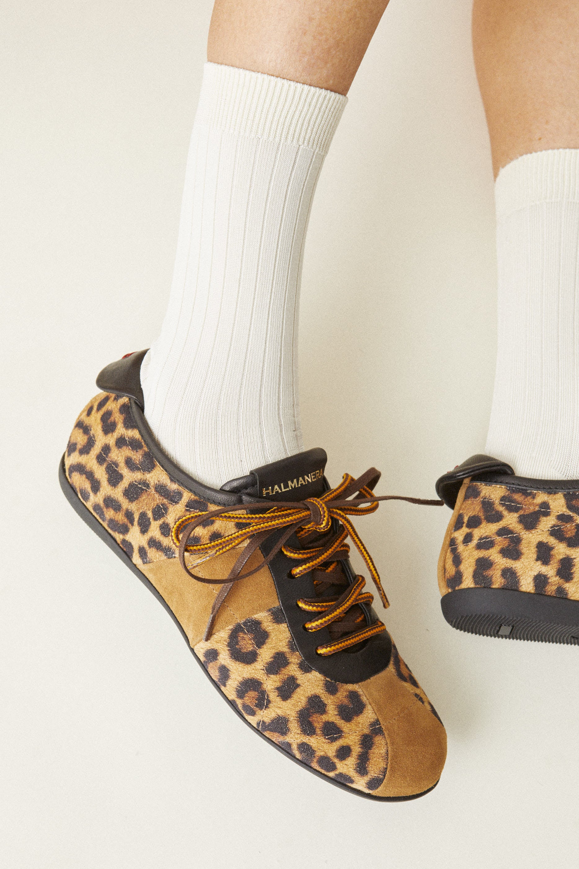 סניקרס בד מנומרות