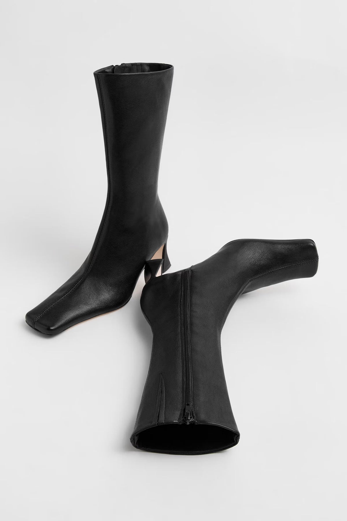 Araxi Black Boots