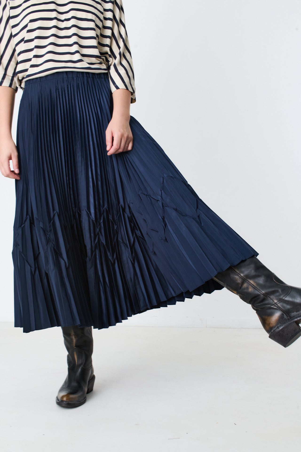 NAVY RIVERA SKIRT