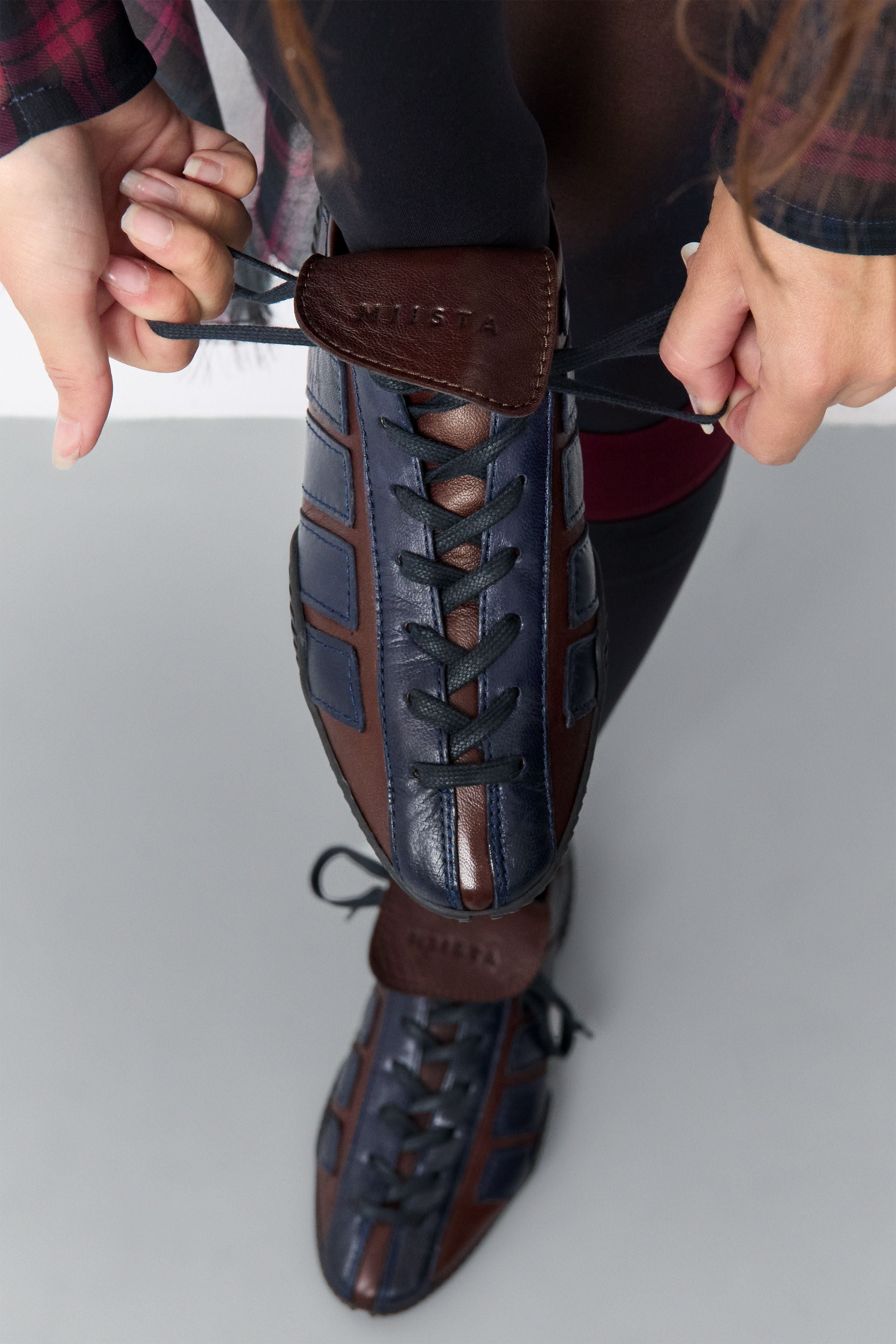 סניקרס ניקול חום כחול