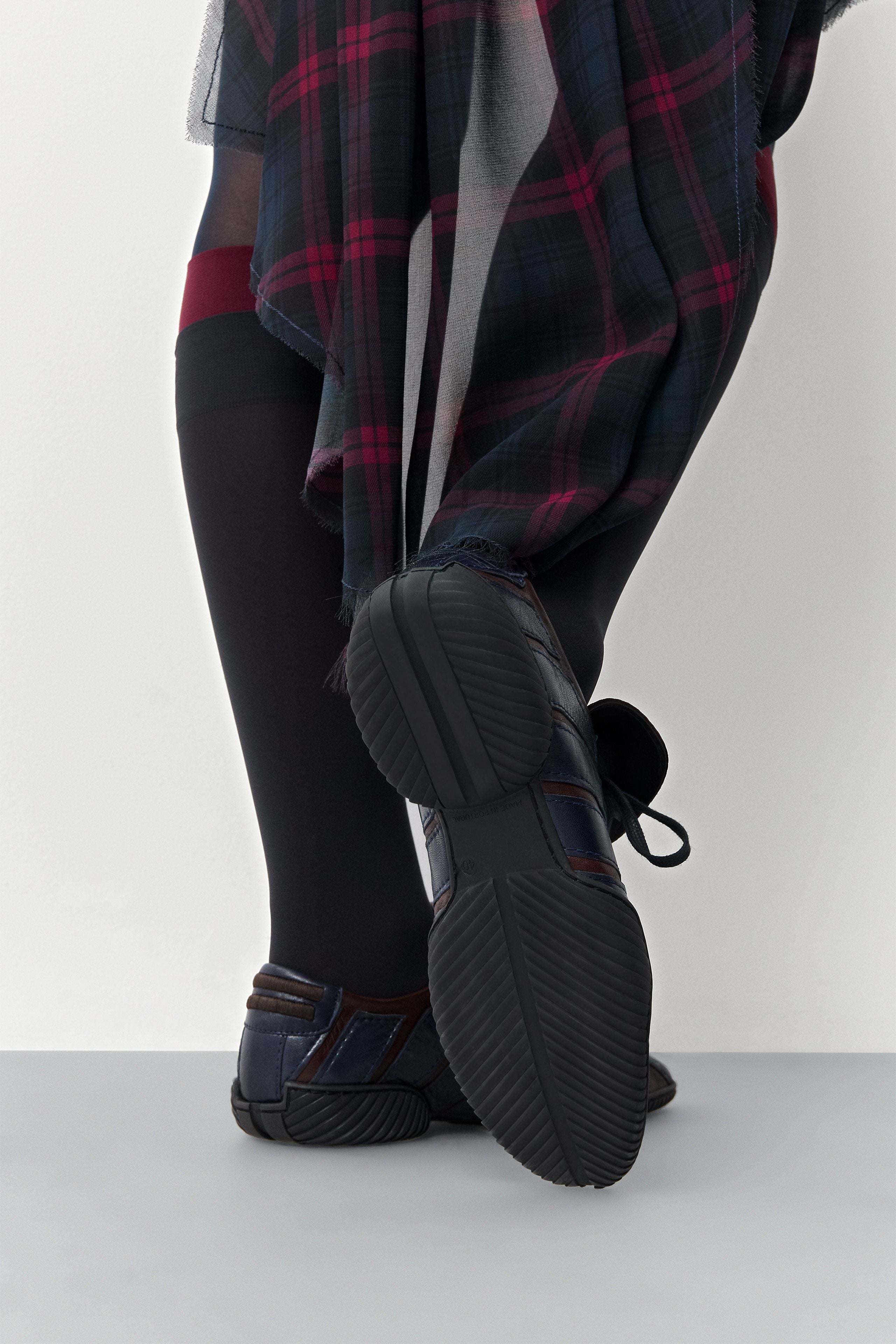 סניקרס ניקול חום כחול