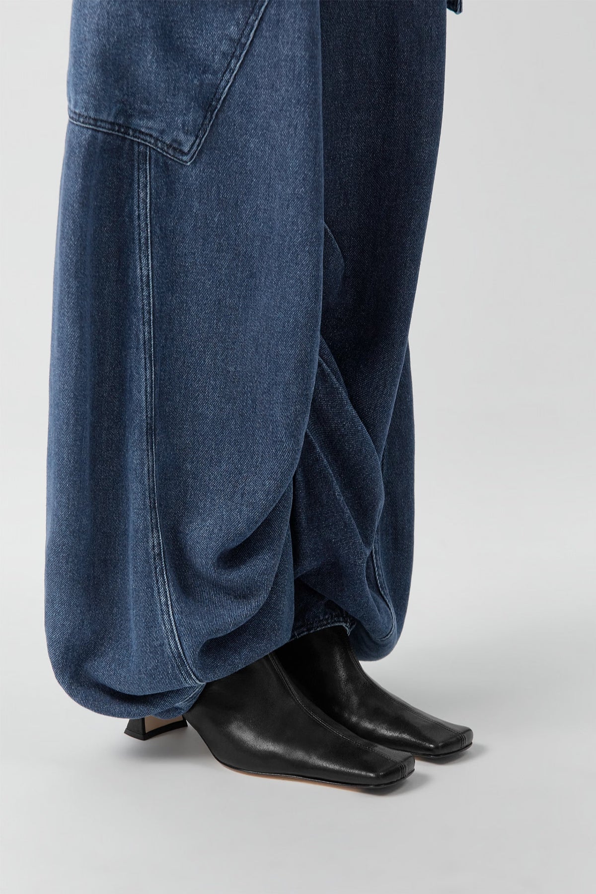 Araxi Black Boots