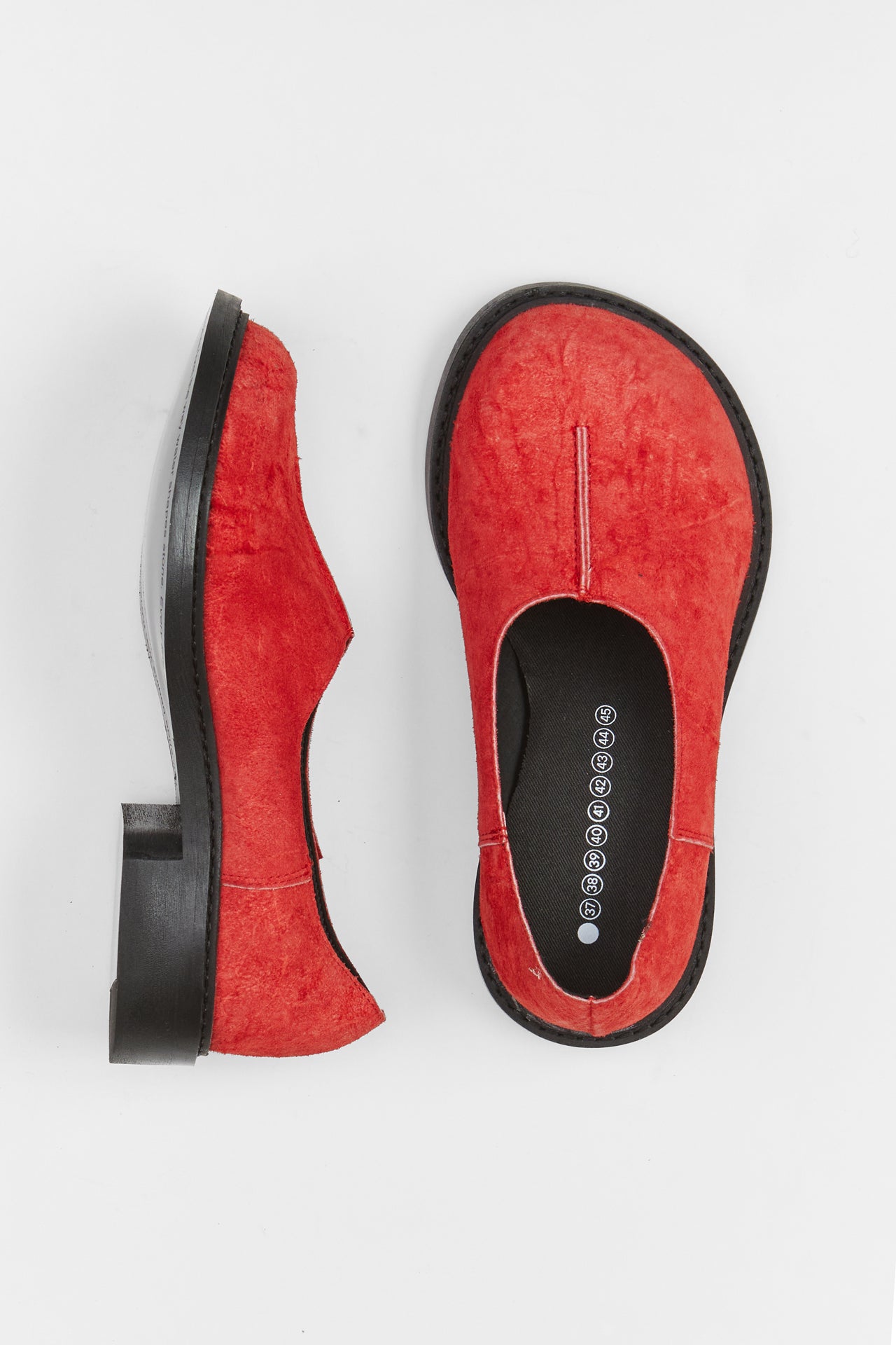 נעליים CLOG 067