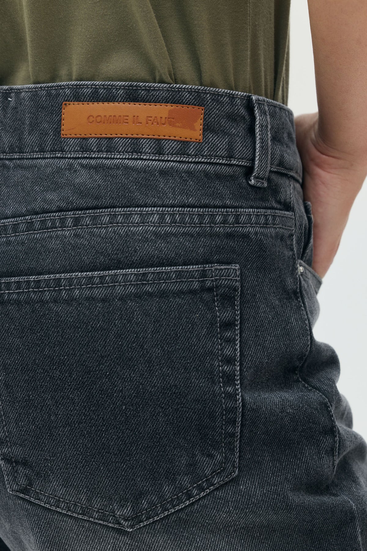 SHARON Straight-Leg Jeans