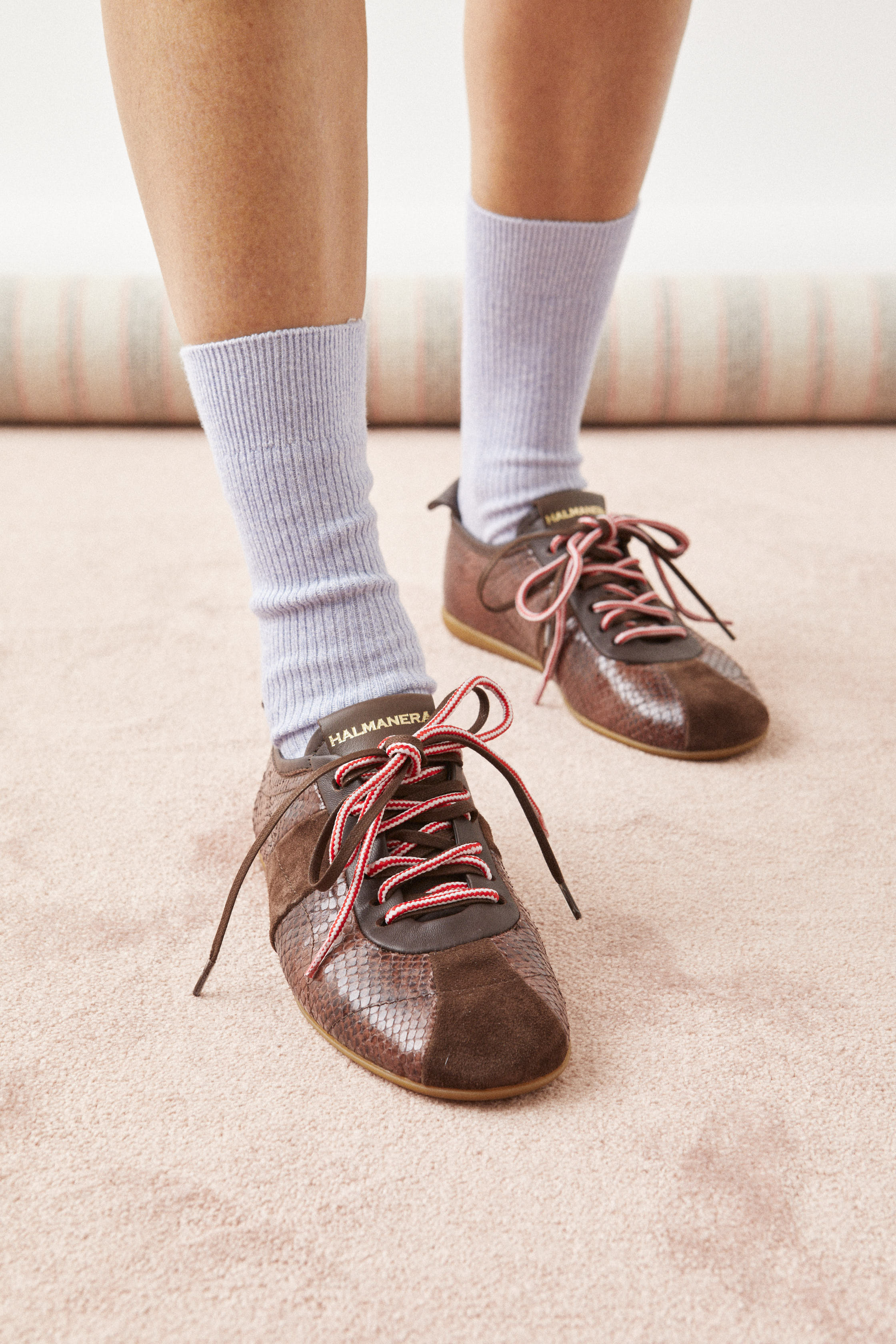 סניקרס בד חומות