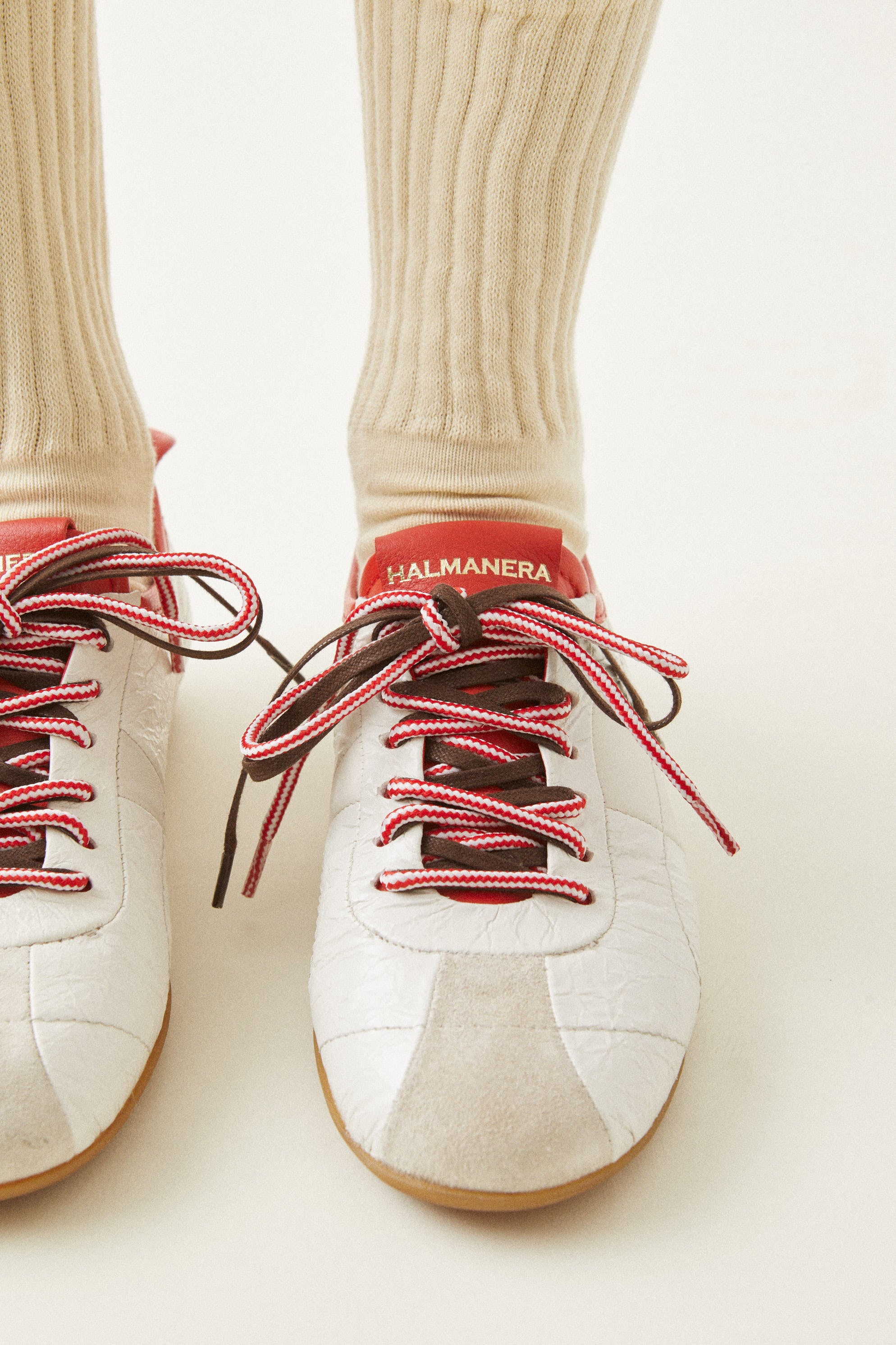 סניקרס בד לבנות