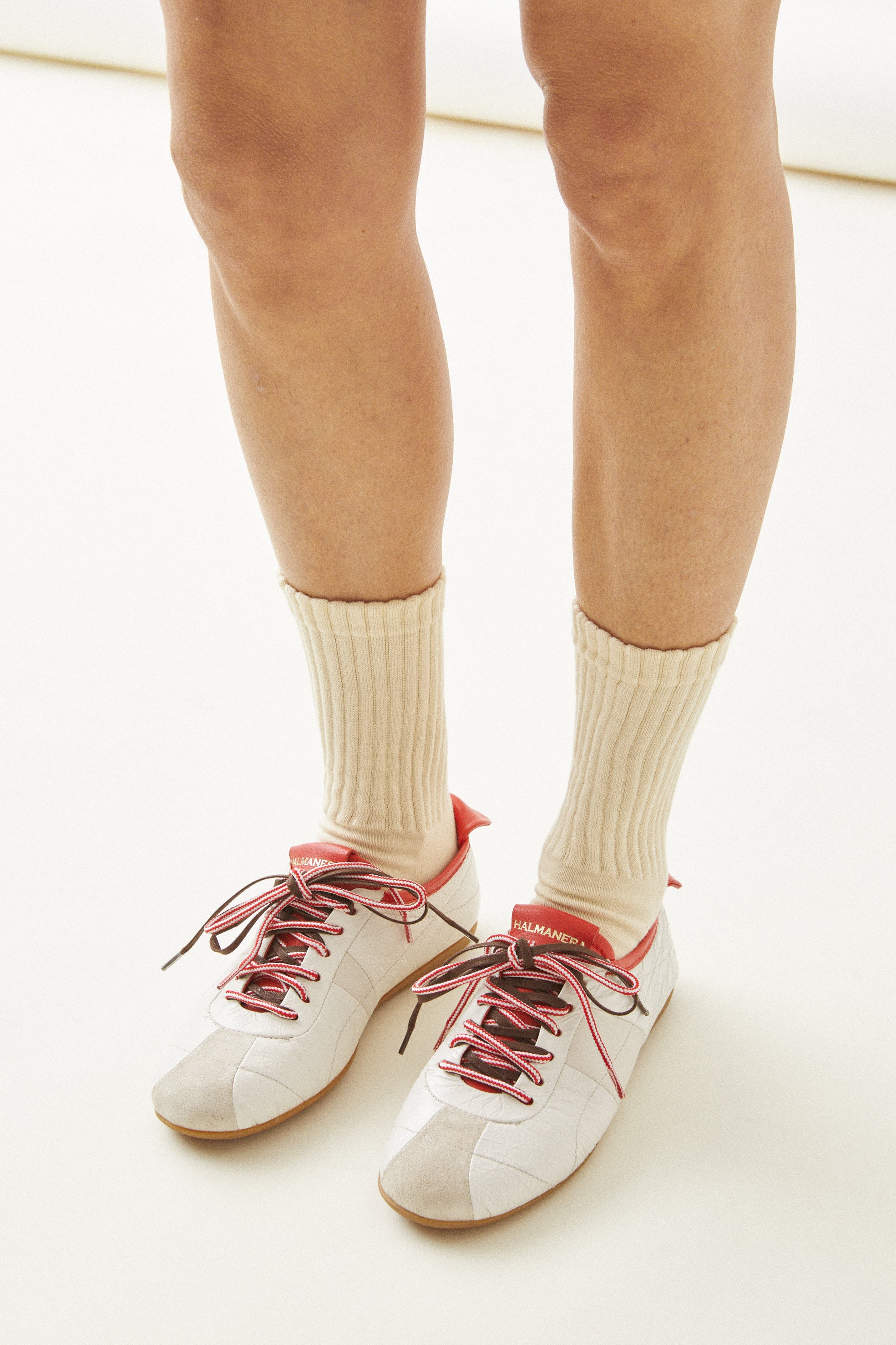 סניקרס בד לבנות