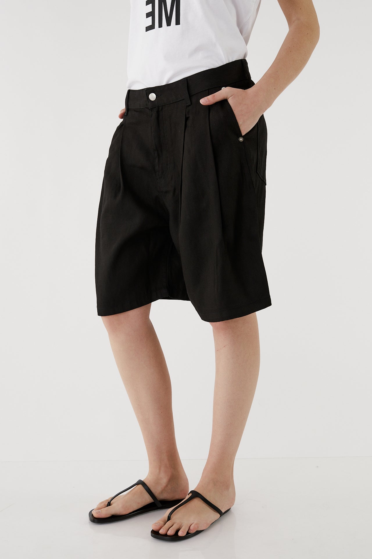 Joy black short denim