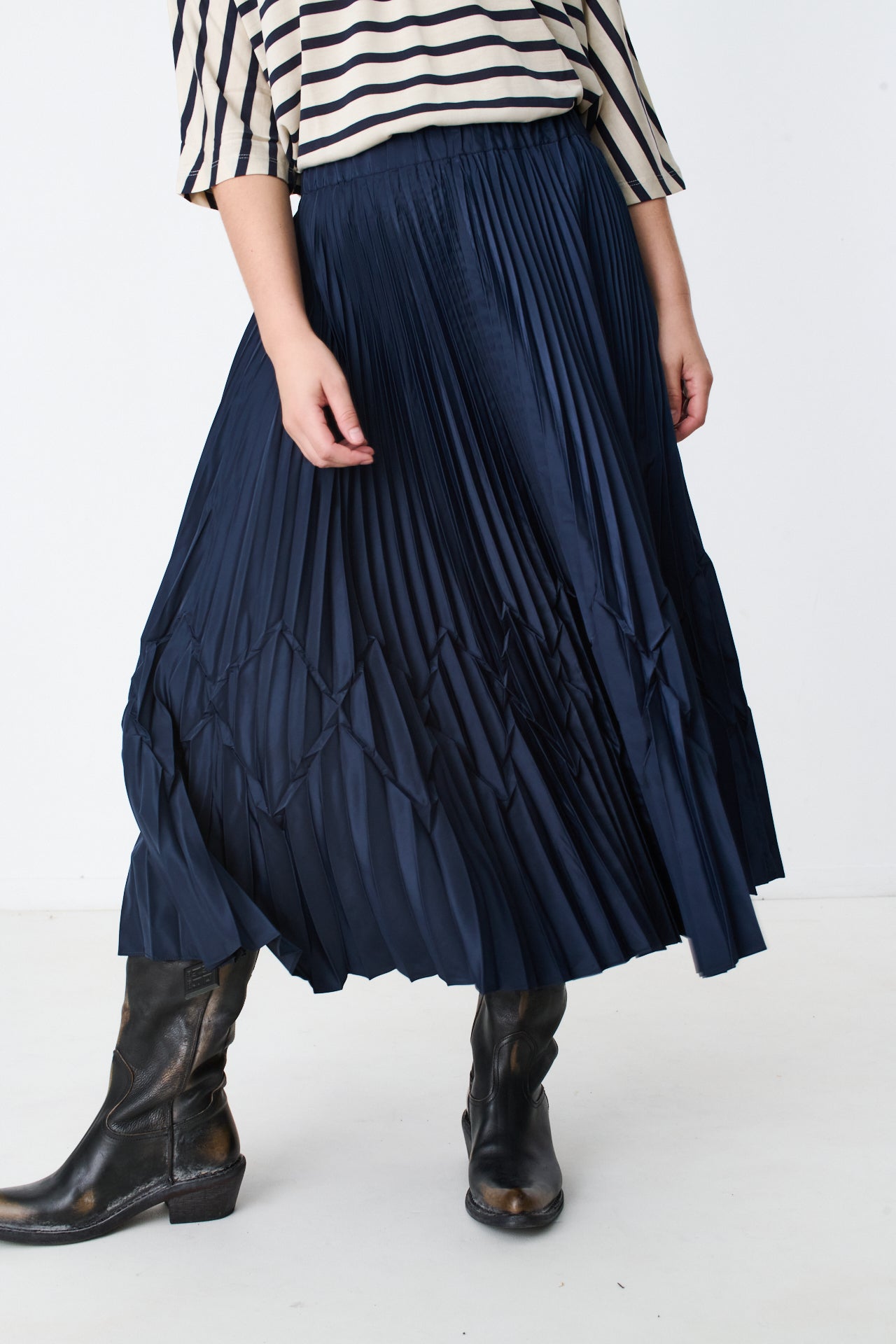 NAVY RIVERA SKIRT