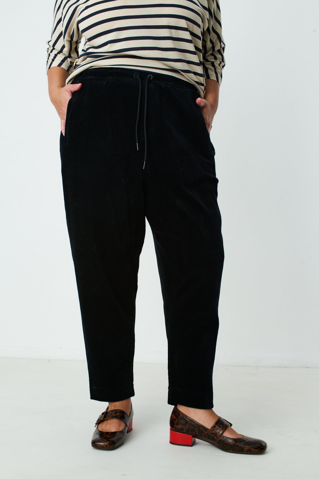 BLACK SYLVIA PANTS