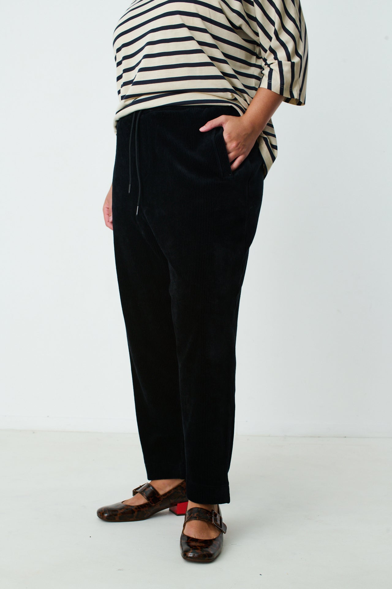 BLACK SYLVIA PANTS